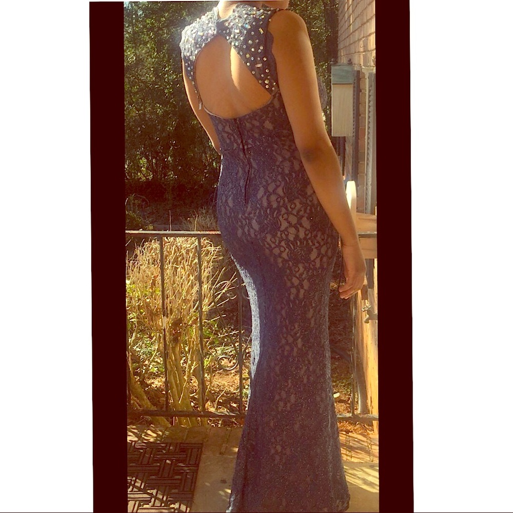 Formal DRESS - Picture 2 of 2